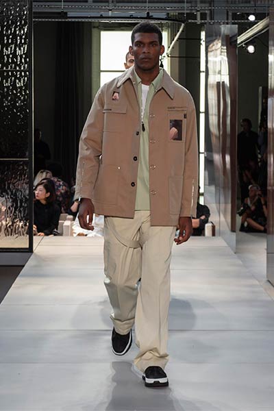 تصاميم راقية بلمسة جريئة ... اليك مجموعة Ricardo Tisci الأولى لدار Burberry